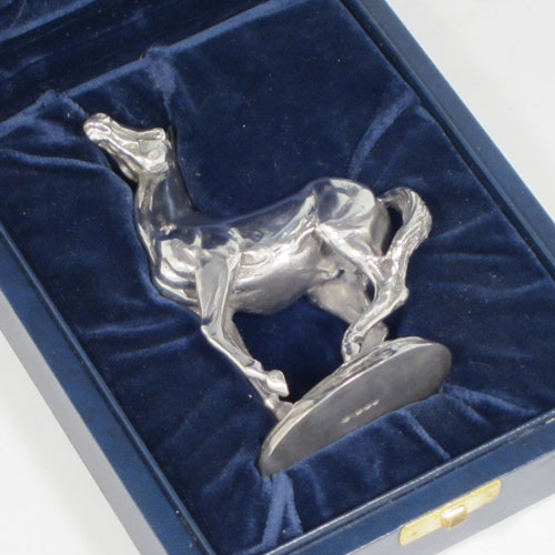 Sterling silver cast model of a horse in original velvet-lined presentation box. A very fine model by the contemporary sculptress Lorne McKean (view her website at www.lornemckean.com). Hallmarked for London in 1975. The dimensions of this hand-made silver horse are height 11 cms (4.5 inches), length 8 cms (3 inches), and it weighs approx. 612g (19.7 troy ounces).