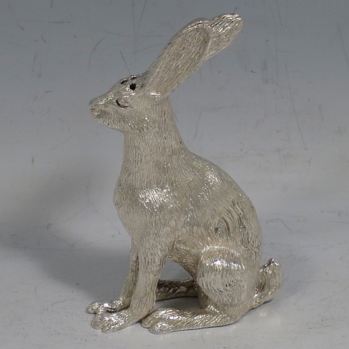 A cast Sterling Silver pair of hares, showing two  male hares in realistic traditional poses, finely detailed with hand-chased bodies, made hollow for use as salt and pepper shakers. Made by William Comyns of London in 2016. The dimensions of these fine hand-made sterling silver hare model salt and pepper shakers are length 5 cms (2 inches), height 8.5 cms (3.3 inches), and they weigh a total approx. 230g (7.4 troy ounces).    