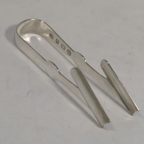 An elegant set of six Antique Victorian Sterling Silver asparagus eating tongs, in a very plain style. These handsome silver asparagus eaters were made by William Henry Skinner of London in 1896. The dimensions of this fine set of six antique sterling silver asparagus eating tongs are length 11 cms (4.25 inches), and they weigh a total of approx. 191g (6.2 troy ounces).    