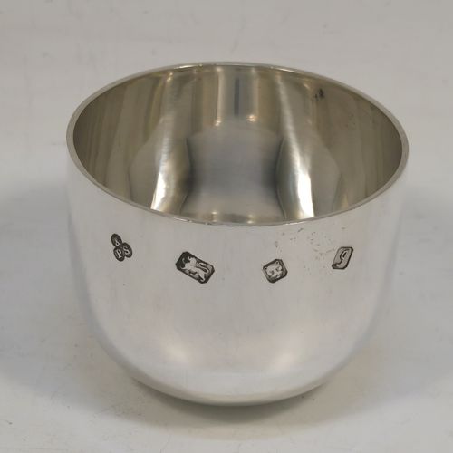 A very handsome and heavy pair of Sterling Silver tumbler cups, having plain round bodies. These beautiful silver tumbler cups were made by Payne and Son of  London in 1983. The dimensions of these fine hand-made silver tumbler cups are height 5 cms (2 inches), diameter 6.5 cms (2.5 inches), and their total weight is approx. 356g (11.5 troy ounces).  