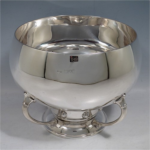 An Antique Edwardian heavy Sterling Silver Art Nouveau style table bowl, having a plain round  bellied body, sitting on a pedestal foot with four cast supports and eight applied shells. Made by the David Munsey of London in 1910. The dimensions of this fine hand-made antique silver bowl are height 16 cms (6.3 inches), diameter at top of bowl 18 cms (7 inches), and it weighs approx. 32.5 troy ounces (1,006g).    