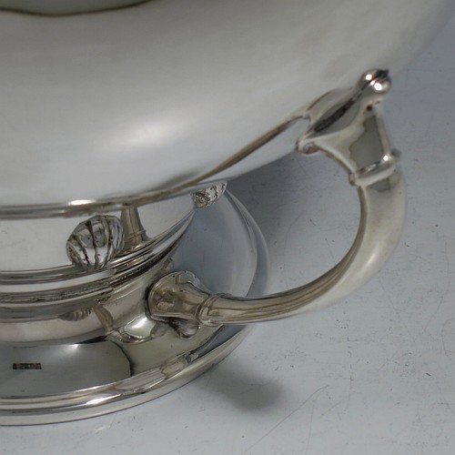 An Antique Edwardian heavy Sterling Silver Art Nouveau style table bowl, having a plain round  bellied body, sitting on a pedestal foot with four cast supports and eight applied shells. Made by the David Munsey of London in 1910. The dimensions of this fine hand-made antique silver bowl are height 16 cms (6.3 inches), diameter at top of bowl 18 cms (7 inches), and it weighs approx. 32.5 troy ounces (1,006g).    