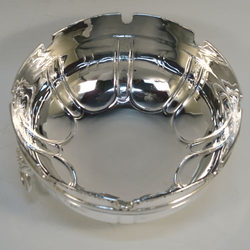 A very elegant Antique Victorian Sterling Silver bowl in a Monteith style, having a round body with hand-chased bands of fluting, an applied cast floral top border, with two cast lions-mask and ring side-handles, and all sitting on a round collet foot. This beautiful antique silver Monteith style bowl was made by Vander and Hedges of London in 1899. The dimensions of this fine hand-made silver bowl are height 8 cms (3.25 inches), diameter 16 cms (6.25 inches), and it weighs arox. 351g (11.3 troy ounces).   