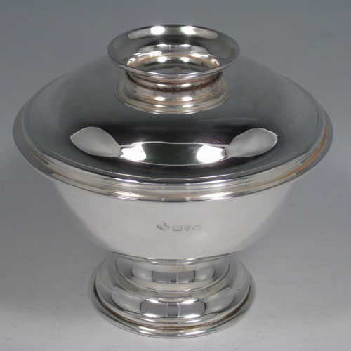 Sterling silver bowl and cover (or paten), having a very plain round body, with a pull-off lid, and sitting on a collet foot. Made by Jay Richard Attenborough and Co., of Chester in 1915. The dimensions of this fine hand-made silver bowl and cover are height 12.5 cms (5 inches), diameter 14.5 (5.75 inches), and the total weight is approx. 505g (16.3 troy ounces).