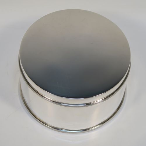 A very elegant and simple Antique Sterling Silver table box, having a plain round body with straight sides, with applied reeded borders, a hinged lid, and sitting of a flat base. This handsome silver box was made by C. J. Vander of London in 1937. The dimensions of this fine hand-made antique silver table box are diameter 13 cms (5 inches), height 8 cms (3 inches), and it weighs approx. 358g (11.5 troy ounces)   