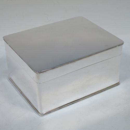 A very elegant and simple Sterling Silver table box, having a plain rectangular body with straight sides and applied gadroon borders, a hinged lid, and sitting of a flat base. Made by Hukin and Heath of Birmingham in 1937. The dimensions of this fine hand-made silver table box are length 15 cms (6 inches), width 11.5 cms (4.5 inches), height 7.5 cms (3 inches), and it weighs approx. 588g (19 troy ounces)  