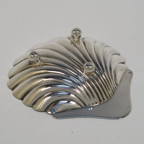 A pretty Antique Sterling Silver pair of butter shells, having hand-chased scalloped bodies, plain shaped thumb-pieces, and both sitting on three ball feet. These beautiful silver shell butter dishes were made by the Atkins Brothers of Sheffield in 1915. The dimensions of these fine hand-made antique silver butter dishes are length 12 cms (4.75 inches), width 8 cms (3.25 inches), and they have a total weight of approx. 71g (2.3 troy ounces).   