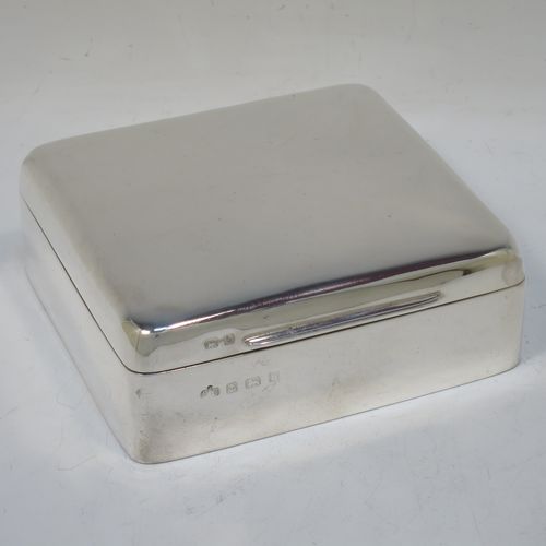 A handsome Antique Edwardian Sterling Silver cigarette / cigar table box, having a plain square body with nice rounded corners, a hinged lid with gold-gilt interior, an applied thumb-piece, and a cedar wood-lined interior to the base. Made by Elkington and Co., of Birmingham in 1907. The dimensions of this fine hand-made antique silver table cigar or cigarette box are 11 cms (4.25 inches) square and height 4 cms (1.5 inches).  