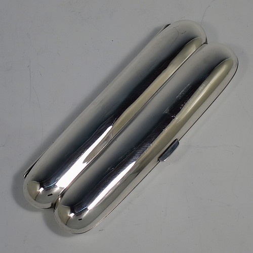 A very handsome Antique Sterling Silver double cigar case, having a very plain body with a sprung hinge, a gold-gilt interior, and a catch with sprung thumb-piece. Made by Mappin and Webb of Birmingham in 1915. The dimensions of this fine hand-made antique silver double cigar case are length 14 cms (5.5 inches), width 5 cms (2 inches), depth 2 cms (0.75 inch), and it weighs approx. 99g (3 troy ounces).    