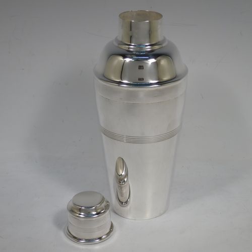 A handsome Silver-Plated Art Deco cocktail shaker, having a plain round body with tapering sides and hand-egraved bands of horizontal reeded decoration, a pull-off lid with knurled border, together with a pull-off strainer section, and the main body with a flat base. Made by Charles Boyton and Sons of Sheffield, England, in ca. 1930. The dimensions of this fine hand-made silver plated cocktail shaker are height 21.5 cms (8.5 inches), diameter at widest point 8.5 cms (3.3 inches).   