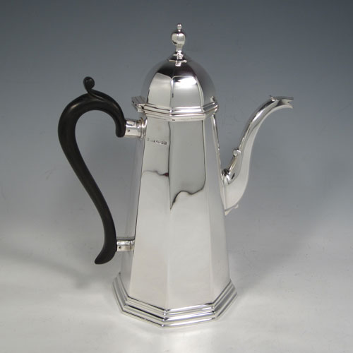 Sterling silver fine hand-made Queen Anne style coffee pot with plain panelled tapering body, hinged domed lid with finial, a panelled spout, and a scrolled wooden handle. Made by Henry Stratford Ltd., of Sheffield in 1921. The dimensions of this fine silver coffee pot are length 20 cms (8 inches), height 25.5 cms (10 inches), and it weighs approx. 650g (21 troy ounces).   