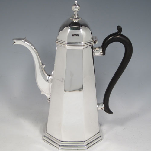 Sterling silver fine hand-made Queen Anne style coffee pot with plain panelled tapering body, hinged domed lid with finial, a panelled spout, and a scrolled wooden handle. Made by Henry Stratford Ltd., of Sheffield in 1921. The dimensions of this fine silver coffee pot are length 20 cms (8 inches), height 25.5 cms (10 inches), and it weighs approx. 650g (21 troy ounces).   