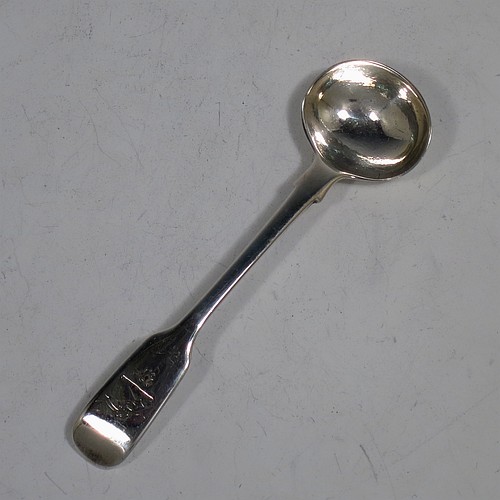 An Antique late Georgian Sterling Silver pair of salt spoons, in the Fiddle pattern. Made by William Eley of London in 1835. The dimensions of these fine hand-made antique silver salt spoons are length 10 cms (4 inches), and they weigh a total of approx. 27g (0.9 troy ounces). Please note that these items are crested.    