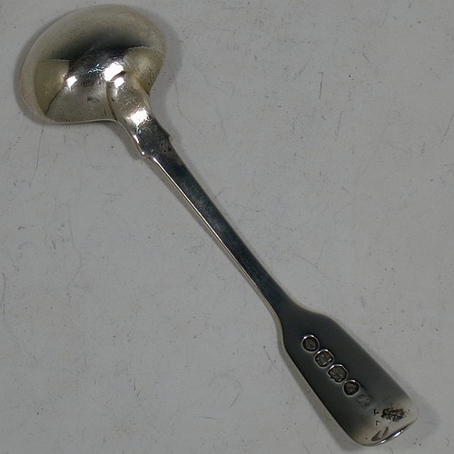 An Antique late Georgian Sterling Silver pair of salt spoons, in the Fiddle pattern. Made by William Eley of London in 1835. The dimensions of these fine hand-made antique silver salt spoons are length 10 cms (4 inches), and they weigh a total of approx. 27g (0.9 troy ounces). Please note that these items are crested.    