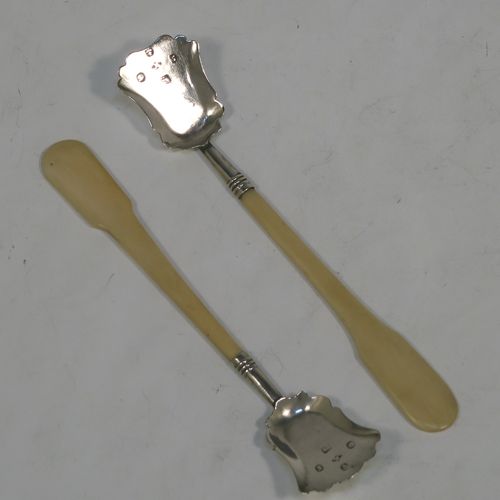 A very elegant and rare Antique Georgian Sterling Silver and bone-handled pair of salt spoons, in a plain shovel blade style, with Fiddle pattern handles. This beautiful pair of antique silver condiment spoons were made by James Collins of Birmingham in 1830. The dimensions of these fine hand-made antique silver salt spoons are length 10 cms, and width across the blade is 2 cms (0.75 inches).   