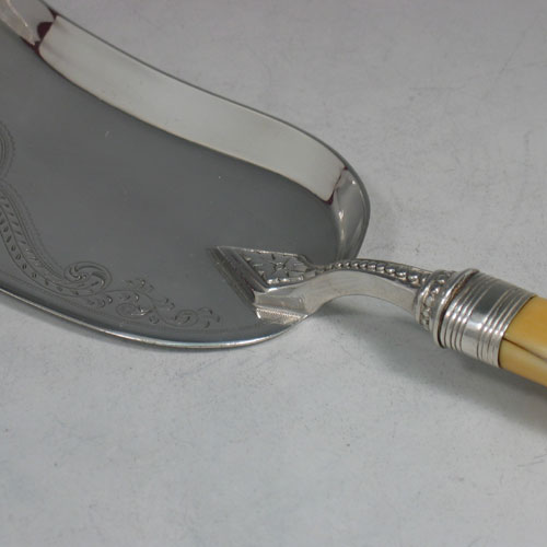    Antique Victorian silver plated and bone-handled hand-engraved crumb scoop, made in ca. 1880. Length 34 cms. (Please note that handle has an old crack that has been professionally sealed).