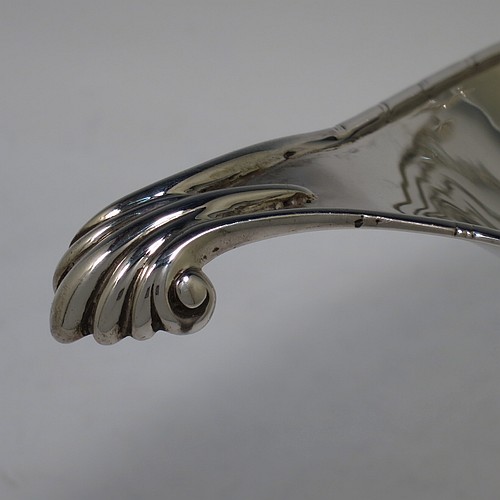 An Antique Edwardian Sterling Silver Arts and Crafts style plain oval table dish or bowl, having an applied ribbon & reed border, with fluted and scroll handles, and sitting on a stepped pedestal base. Made by Elkington & Co., of Birmingham in 1907. The dimensions of this fine hand-made antique silver Arts & Crafts bowl or dish are length 38 cms (15 inches), width 13.5 cms (5.3 inches), height 13 cms (5 inches), and it weighs of approx. 573g (18.5 troy ounces).