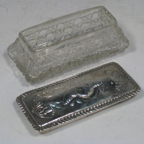 Antique Victorian sterling silver hand-chased and cut-crystal dressing table box made by the Deakin Brothers of Chester in 1901. Length 11 cms (4.25 inches), width 5 cms (2 inches), height 4.5 cms (1.75 inches).