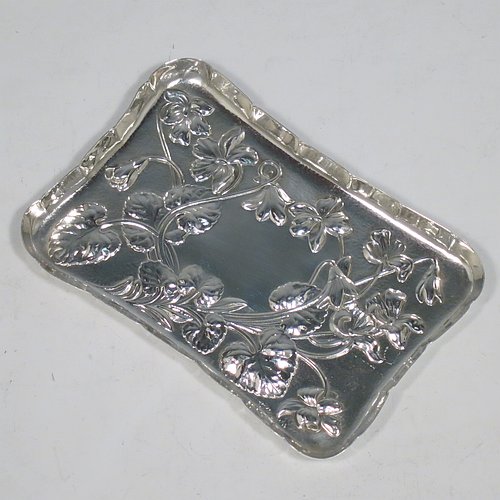 A very pretty Antique Edwardian Art Nouveau Sterling Silver small dressing table pin tray, having a shaped rectangular body with hand-chased floral decoration, a central vacant cartouche, and all sitting on a flat base. Made by William Comyns of London in 1905. The dimensions of this fine hand-made antique silver pin tray are length 11 cms (4.3 inches), width 7.5 cms (3 inches), and it weighs approx. 60g (2 troy ounces).   