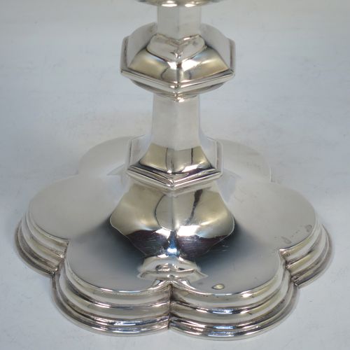 A very handsome Antique Edwardian Sterling Silver altar chalice, having a plain round bellied cup, a hexagonal column with middle baluster, and a lobed spreading hexafoil foot with double reeded border. Made by Horace Woodward and Co., of London in 1907. The dimensions of this fine hand-made antique silver altar chalice are height 16.5 cms (6.5 inches), diameter of cup 9 cms (3.5 inches), diameter at base 11.5 cms (4.5 inches), and it weighs approx. 349g (11.3 troy ounces).   