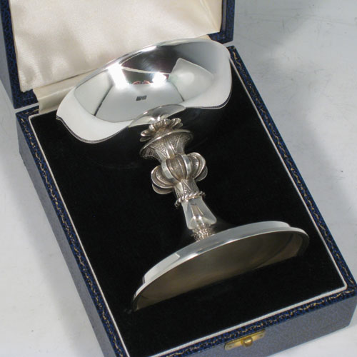 Sterling silver chalice in an Arts and Crafts style, having a plain round cup, a cast octafoil central stem with applied gadroon band, and sitting on a spreading pedestal foot, all in its original satin and velvet-lined presentation box. Made by A. E. Jones of Birmingham in 1972. The dimensions of this fine hand-made silver chalice are height 10 cms (4 inches), diameter 9 cms (3.5 inches), and it weighs approx. 180g (5.8 troy ounces).