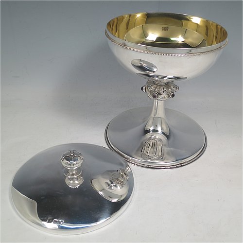 A large Antique Sterling Silver Ciborium, having a plain round body with applied rope-twist borders, sitting on a matching pedestal foot, a gold-gilt interior with a lift-off lid and cast finial, with a central baluster having six applied Amethyst Cabochon semi-precious stones. Made in London in 1914. The dimensions of this fine hand-made antique silver ciborium are height 23 cms (9 inches), diameter of cup 17 cms (6.75 inches), and it weighs a total of approx. 790g (25.5 troy ounces).    