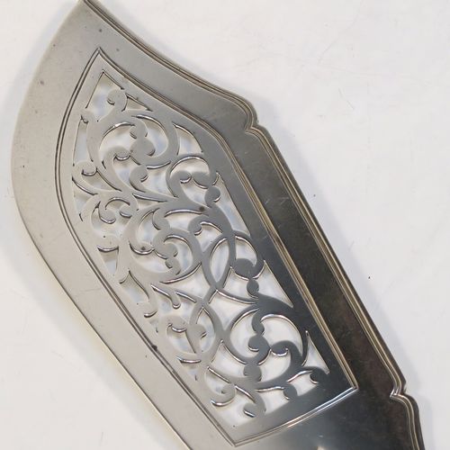 A very handsome Antique Victorian Sterling Silver fish server slice, in the Fiddle pattern, with a hand-pierced asymmetrical and curved blade. This elegant antique silver fish serving slice was made by George Adams London in 1845. The dimensions of this fine hand-made antique silver fish server are length 32 cms (12.5 inches), and it weighs approx. 173g (5.6 troy ounces). Please note that this item is crested on the handle.