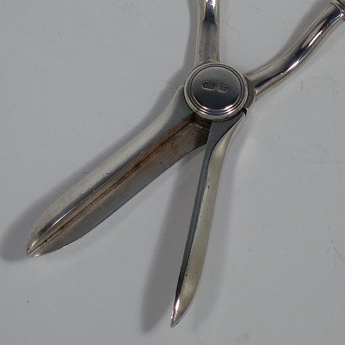 A Sterling Silver pair of grape shears or scissors in the double-struck Albany pattern. Made by George Howson of Sheffield in 1928. The dimensions of this fine hand-made pair of silver grape scissors or shears are length 19 cms (7.5 inches), and they weigh approx. 124g (4 troy ounces).    