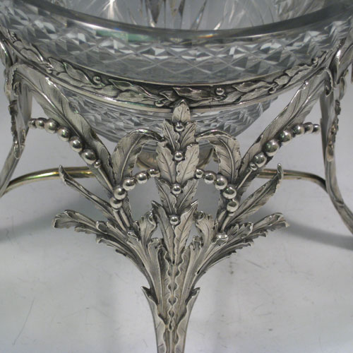 Antique Georgian sterling silver jardinière / epergne, having an oval body with hand-cut crystal bowl, sitting in a cast and hand-chased floral frame, all standing on four lions-paw feet. Made by Pitts & Preedy of London in 1798. The dimensions of this fine hand-made jardinière / epergne are length 28 cms (11 inches), width 19.5 cms (7.75 inches), height 21 cms (8.5 inches), and it weighs approx. 1,118g (36 troy ounces).