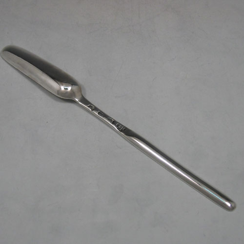    Antique Georgian silver marrow scoop made by Charles Hatfield of London in 1732. Length 22 cms.