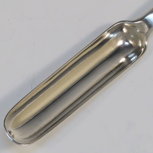 A very handsome Antique Georgian George III Sterling Silver marrow scoop in the plain Old English pattern. This elegant antique silver marrow scoop was made by John Harris of London in 1819. The dimensions of this fine hand-made antique silver marrow scoop are length 21 cms (8.25 inches), and it weighs approx. 44g (1.4 troy ounces).   