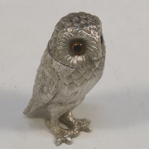 A very pretty pair of cast Sterling Silver Owl salt and pepper shaker pots, having hand-chased barn owl bodies with amber glass eyes and pull-off pierced heads. This beautiful pair of cast sterling silver owl salt and pepper shakers were made by Robert Comyns of London in 1992. The dimensions of this fine hand-made silver pair of owl condiments are height 6 cms (2.3 inches), width 3 cms (1.25 inches), and they weigh a total of approx. 126g (4 troy ounces).   