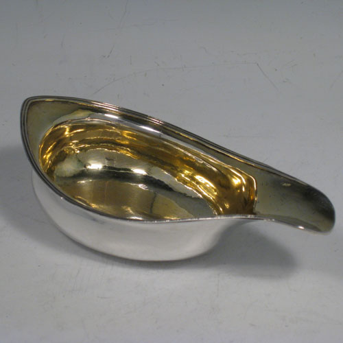 Antique Georgian sterling silver pap boat, having an applied reeded border, and gold-gilt interior. Made in London in 1794. Length 13 cms (5 inches), width 7 cms (2.75 inches). Weight approx. 60g (2 troy ounces).