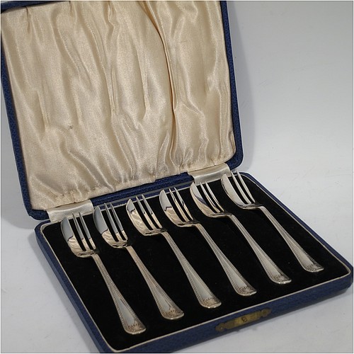 A very pretty Sterling Silver set of six pastry forks, having double-struck Zig-zag and Shell pattern handles, and three tined forks, all in their original cream satin and black velvet-lined presentation box. Made by Marson and Jones of Birmingham in 1932. The dimensions of these fine hand-made silver pastry forks are length 12 cms (4.75 inches), and they weigh a total of 99g (3.2 troy ounces).  