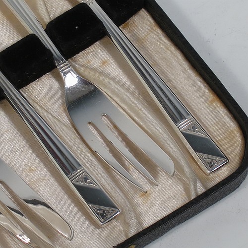 A very pretty and unusual Sterling Silver set of six pastry forks and cake server, having single-struck Art Deco style handles, and three tined forks, all in their original cream satin and black velvet-lined presentation box, with an extra cake server in the lid. Made by Emile Viner of Sheffield in 1990. The dimensions of these fine hand-made silver pastry forks are length 14 cms (5.5 inches), and they weigh a total of 174g (5.6 troy ounces).   