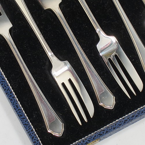 A handsome Sterling Silver set of six pastry forks, having single-struck Windsor pattern handles, and three tined forks, all in their original cream satin and black velvet-lined presentation box. Made by Mappin and Webb of Sheffield in 1935. The dimensions of these fine hand-made silver pastry forks are length 13.5 cms (5.25 inches), and they weigh a total of 129g (4.2 troy ounces).   