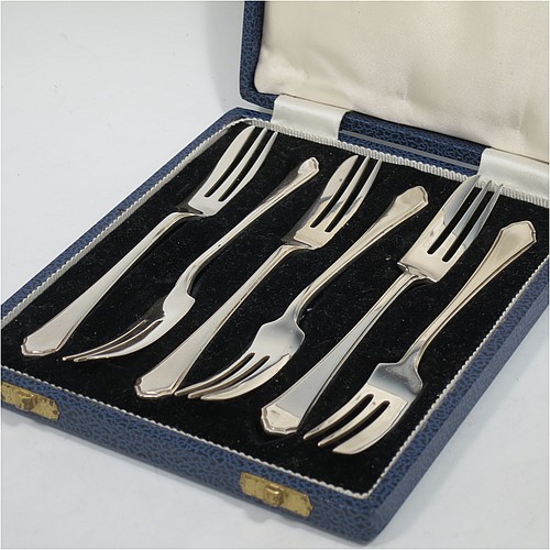 A handsome Sterling Silver set of six pastry forks, having single-struck Windsor pattern handles, and three tined forks, all in their original cream satin and black velvet-lined presentation box. Made by Mappin and Webb of Sheffield in 1935. The dimensions of these fine hand-made silver pastry forks are length 13.5 cms (5.25 inches), and they weigh a total of 129g (4.2 troy ounces).   