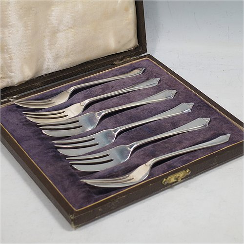 https://www.bryandouglas.co.uk/silverware/pastry-forks/j3684/j3684a.jpg