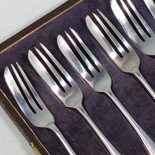 A Sterling Silver set of six pastry forks in the Belmont pattern, with three tined forks, all in their original cream satin and blue velvet-lined presentation box. Made by George William & Percy Shirtcliffe of Sheffield in 1946. The dimensions of these fine hand-made silver pastry forks are length 12.5 cms (5 inches), and they weigh a total of 97g (3 troy ounces).    