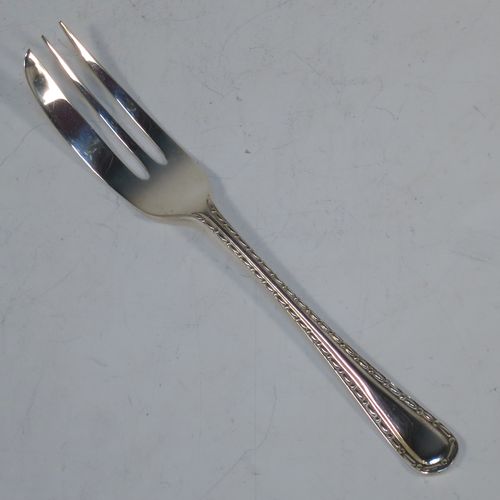 A very pretty Sterling Silver set of six pastry forks, having single-struck pearl and bead handles, and three tined forks, all in their original cream satin and black velvet-lined presentation box. Made by Emile Viner of Sheffield in 1932. The dimensions of these fine hand-made silver pastry forks are length 12.5 cms (5 inches), and they weigh a total of 99g (3.2 troy ounces).  