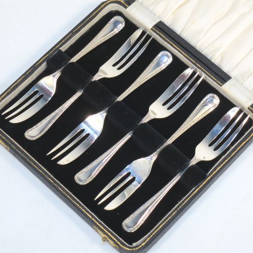 A very pretty Sterling Silver set of six pastry forks, having single-struck pearl and bead handles, and three tined forks, all in their original cream satin and black velvet-lined presentation box. Made by Emile Viner of Sheffield in 1932. The dimensions of these fine hand-made silver pastry forks are length 12.5 cms (5 inches), and they weigh a total of 99g (3.2 troy ounces).  