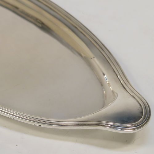 A very handsome Antique Georgian Sterling Silver pen tray, having a very plain oval body with applied reeded borders, and all sitting on a flat base. This elegant antique silver pen tray was made by Thomas Harper I of London in 1796. The dimensions of this fine hand-made antique silver pen tray are length 23.5 cms (9.25 inches), width 9.5 cms (3.75 inches), and it weighs approx. 111g (3.6 troy ounces).  