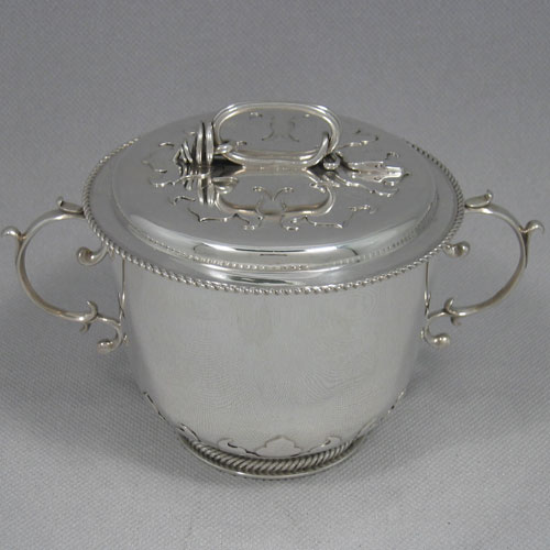    Antique Edwardian Britannia standard silver two-handled porringer with lid, made in London in 1907. Diameter 12 cms, height 12 cms. Weight approx. 15 troy ounces.