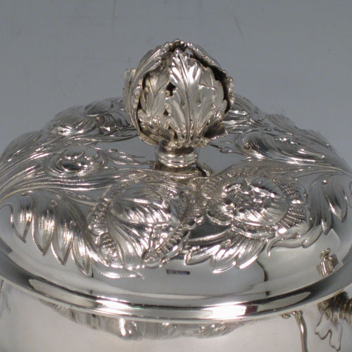 Antique Edwardian sterling silver porringer, having a round baluster body with hand-chased floral decoration, a gold-gilt interior, a lift-off lid with cast floral finial, and two cast figural handles, all in original satin and velvet-lined presentation box. Made by Carrington and Co., of London in 1907. The dimensions of this fine hand-made silver porringer and lid are height 14 cms (5.5 inches), spread across arms 19 cms (7.5 inches), and it weighs approx. 553g (17.8 troy ounces).   