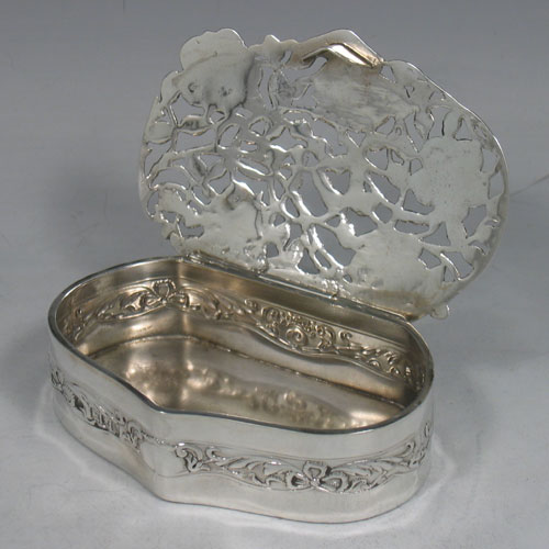 Antique Edwardian sterling silver pot-pourri holder made in London, 1903. Length 10 cms, height 3 cms.