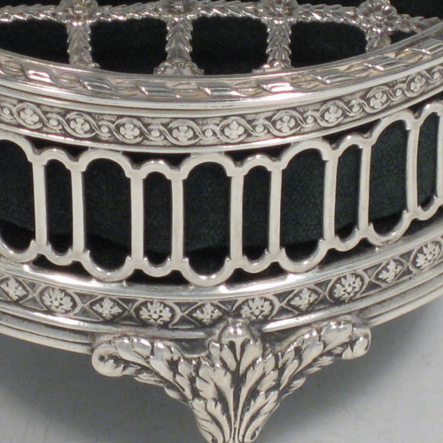    Antique Edwardian sterling silver pot-pourri holder. Having a round hand-pierced lid and body, sitting on three cast foliate feet. Made by William Comyns of London in 1907. Diameter 8 cms (3.25 inches), height 6 cms (2.25 inches).