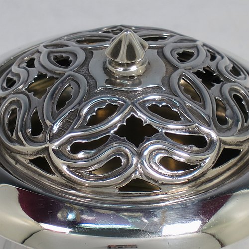 An Antique Edwardian Sterling Silver pot pourri holder, having a plain round body with tapering sides, a pull-off pierced grill with cast finial, a gold-gilt interior, and all sitting on a flat base. Made by Samuel Jacob of London in 1907. The dimensions of this fine hand-made antique silver pot-pourri holder are diameter 8 cms (3.25 inches), height 7 cms (2.75 inches), and it weighs approx. 86g (2.8 troy ounces).    