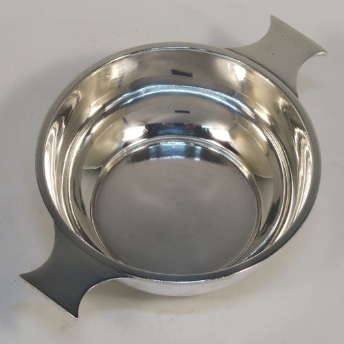 An elegant Antique Sterling Silver quaich, having a very plain round body, with two side handles, and sitting on a flat base. This handsome antique silver quaich was made by Cook, Holland and Co., of Birmingham in 1920. The dimensions of this fine hand-made silver quaich are diameter of body 11 cms (4.3 inches), height 4 cms (1.5 inches), and it weighs approx. 154g (5 troy ounces).  