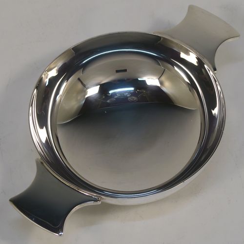 A handsome Scottish Sterling Silver quaich, having a very plain round body, with two side handles, sitting on a collet foot. This elegant silver quaich was made by Francis Howard of Edinburgh in 2009. The dimensions of this fine hand-made silver Scottish quaich are diameter of body 9 cms (3.5 inches), height 3 cms (1.25 inches), and it weighs approx. 124g (4 troy ounces).  