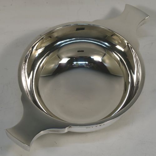 A very handsome Sterling Silver Scottish quaich, having a very plain round body, with two side handles, and sitting on a collet foot. This elegant silver quaich was made by Mackay and Chisholm of Edinburgh in 1927. The dimensions of this fine hand-made silver quaich are diameter of body 11.5 cms (4.5 inches), height 5 cms (2 inches), and it weighs approx. 192g (6.2 troy ounces).